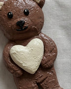 For Always Bear – handgemaakt reliëf wandobject voor de kinderkamer (liefdevol en zacht kunstwerk)
