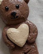 For Always Bear – handgemaakt reliëf wandobject voor de kinderkamer (liefdevol en zacht kunstwerk)