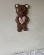 For Always Bear – handgemaakt reliëf wandobject voor de kinderkamer (liefdevol en zacht kunstwerk)