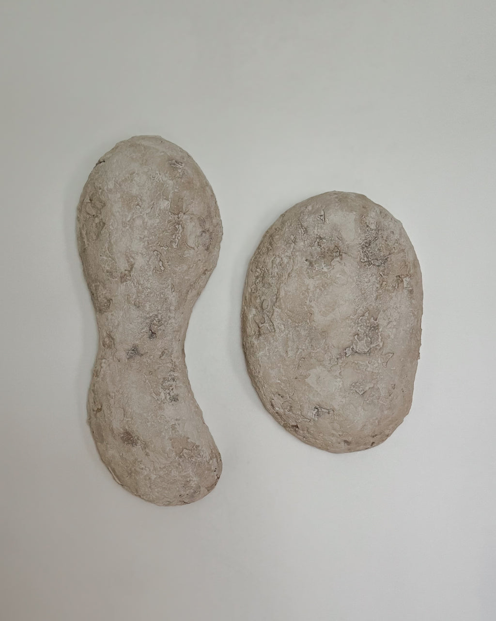 Soft Weight – abstract tweeluik in reliëf (gelaagd en aards wandobject)