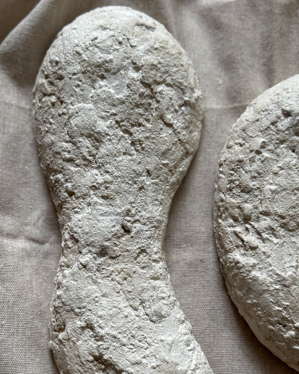 Soft Weight – abstract tweeluik in reliëf (gelaagd en aards wandobject)