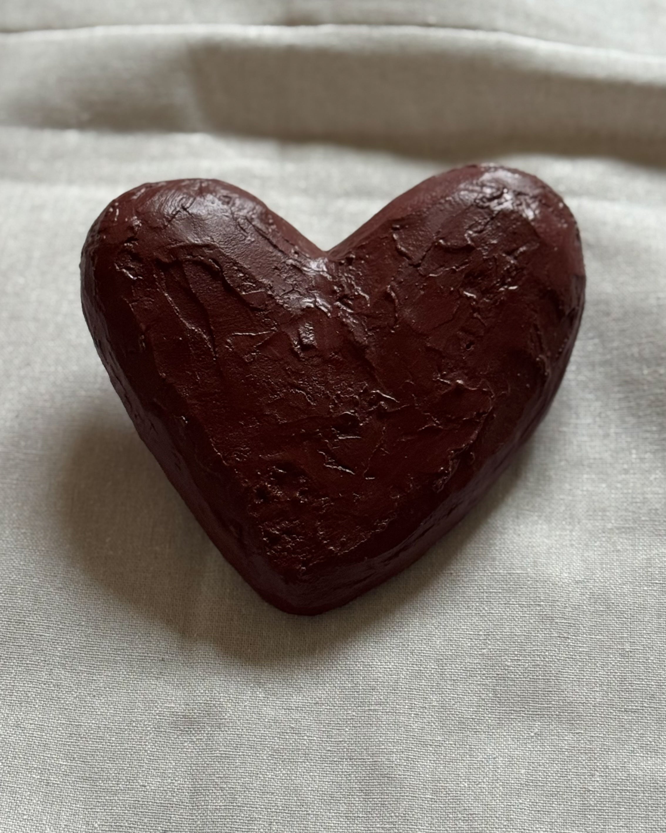 Handgemaakt hartvormig3D wandobject For Always van de LOve U serie  in bordeauxrood voor de kinderkamer.