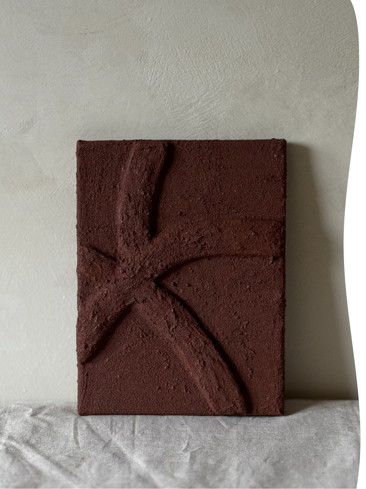 Handgemaakt Origin Lines kunstwerk in chocolate met organische lijnen n en 3D-structuur.