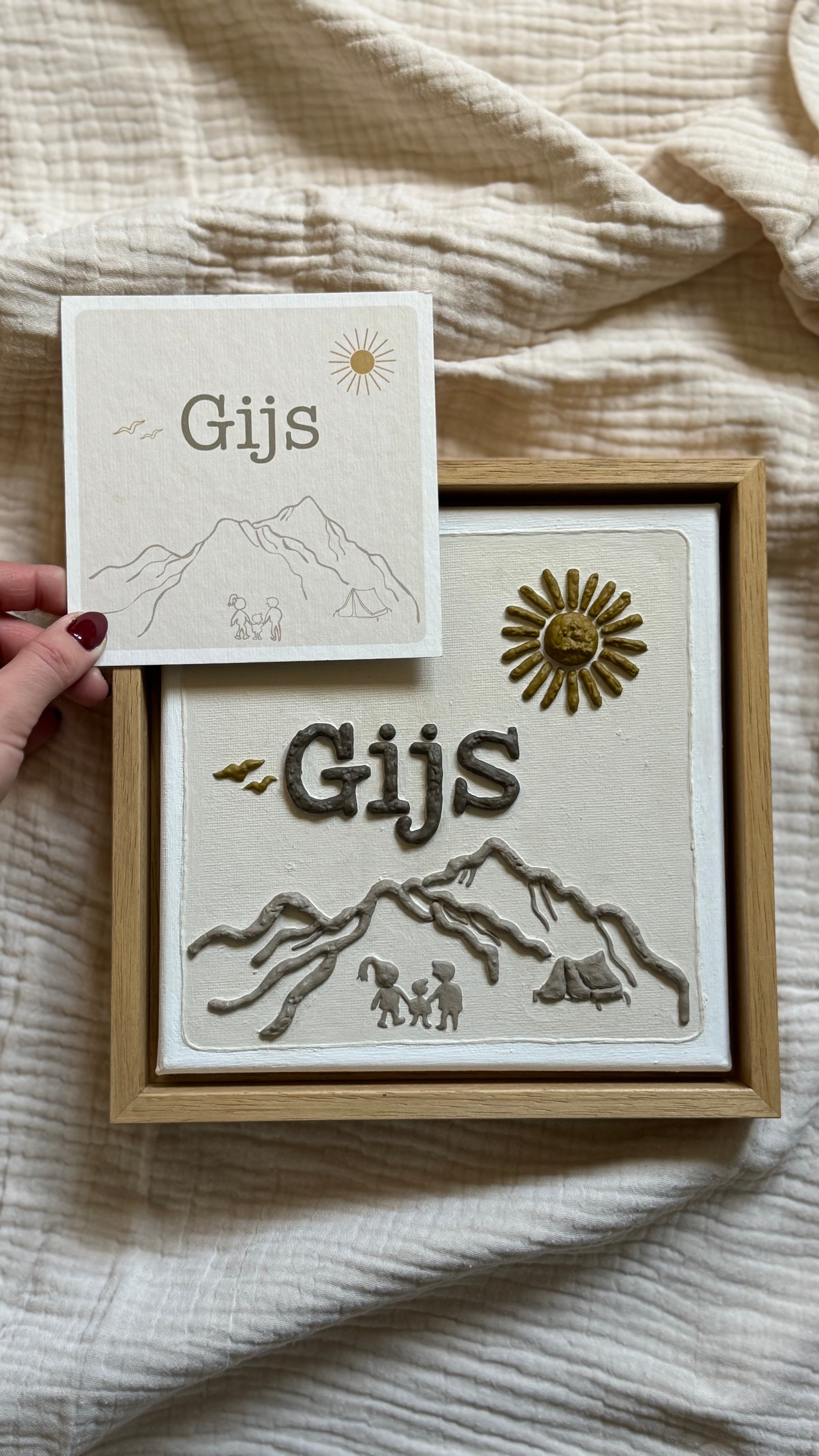 Handgemaakte 3D kunstwerken gebaseerd op geboortekaartjes van Studio Lamain in zachte tinten.