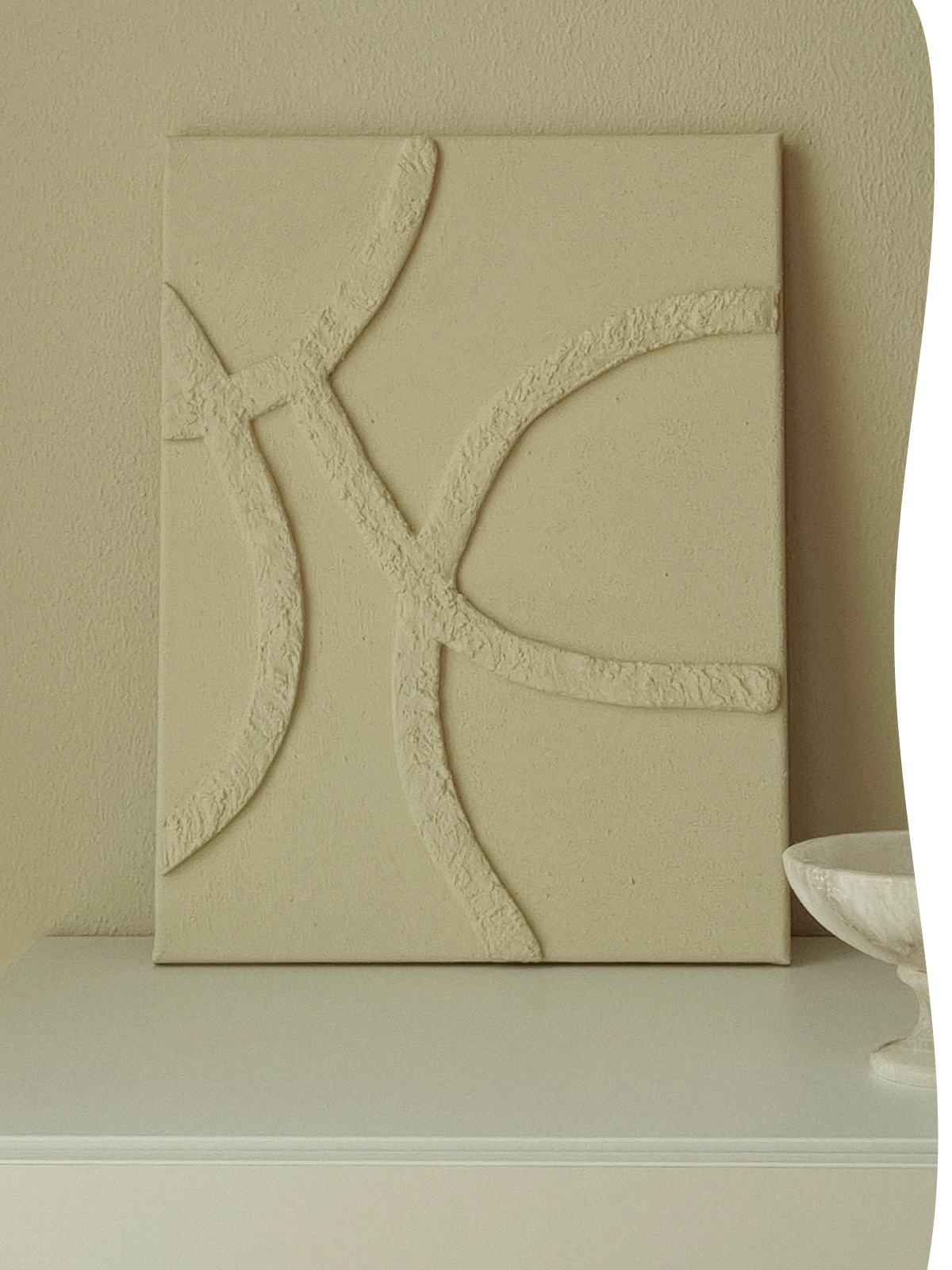 Original Origin Lines I in beige van Studio Lamain, handgemaakt 3D-wandobject met organische lijnen en zachte reliëfstructuur.